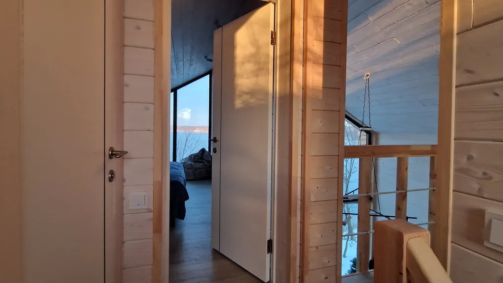 Коттедж Маврикий с сауной и видом на озеро