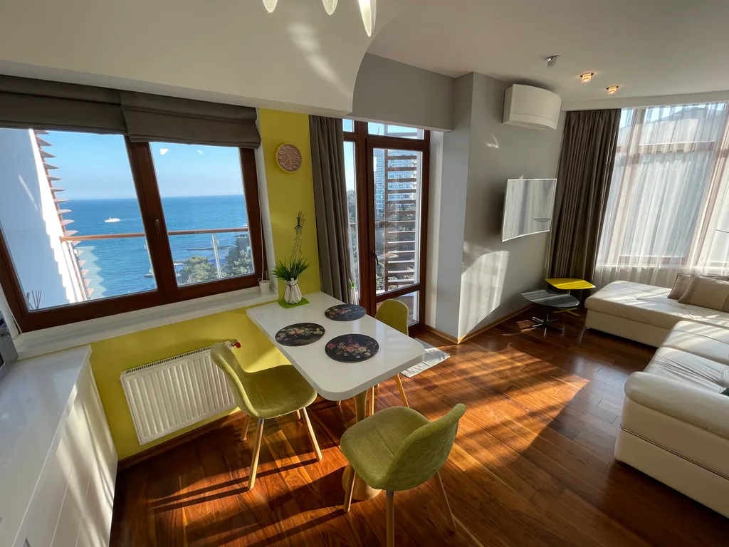 Большая квартира в центре ЖК Лотос с видом на море и горы