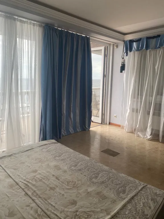 Двухуровневая квартира на самом берегу моря