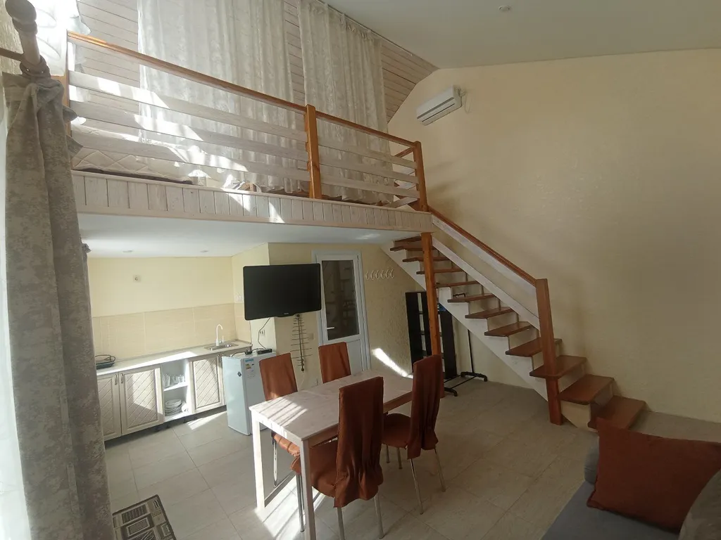 Коттедж Семейный гостевой дом (отдельный) — аренда посуточно в Оленевка