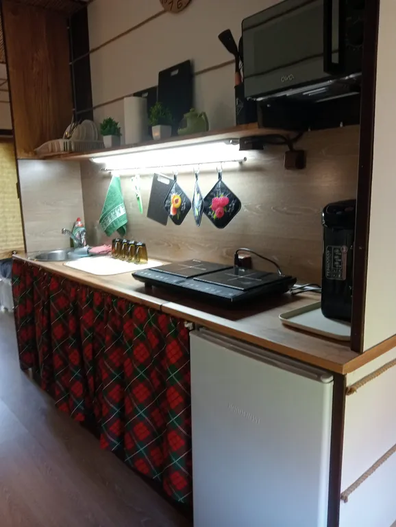 Коттедж Уютный, зимний эко-дом Сафари с потрясающим видом на ручей и лес — Зеленая Роща