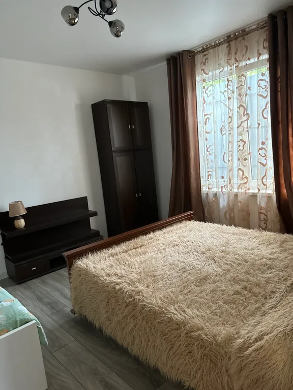 Уютный новый дом в центре города с бассейном