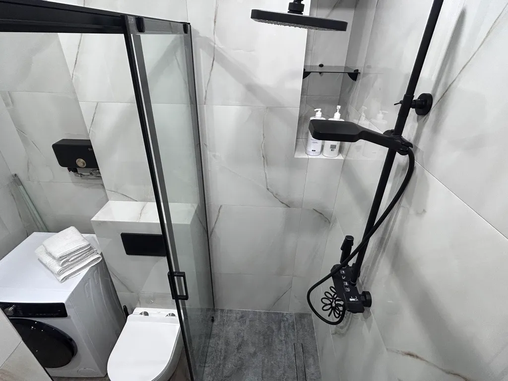 Современная студия с террасой