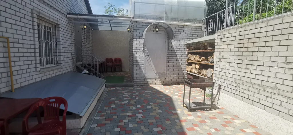 Часть дома на втором этаже с баней и бассейном