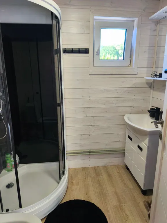 Новый деревянный современный дом в 2 минутах от моря