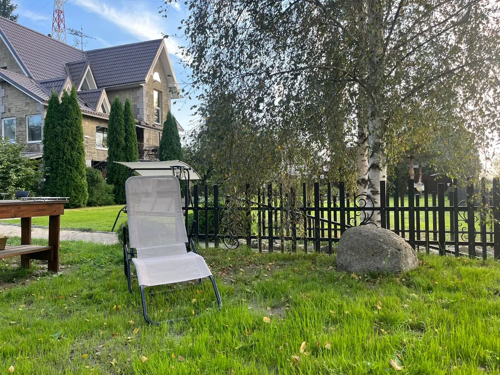 Коттедж на берегу Невы с lounge в гараже