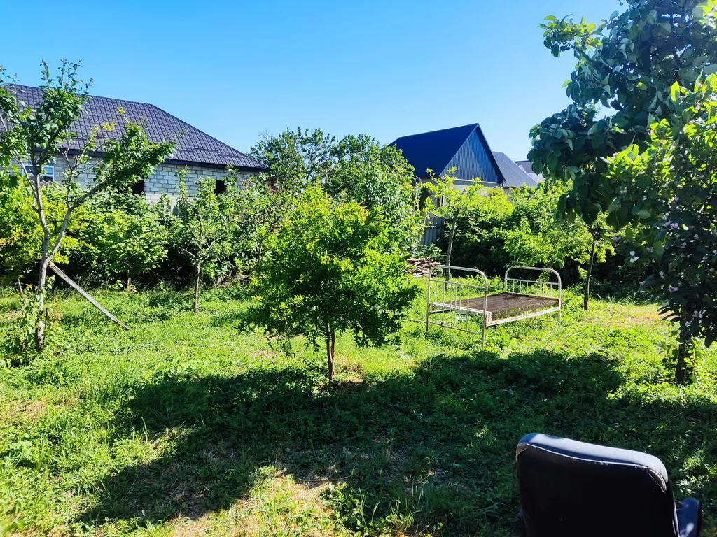 Двухэтажная дача с бассейном