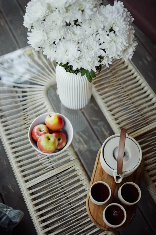 Дом в сосновом лесу с ванной у окна