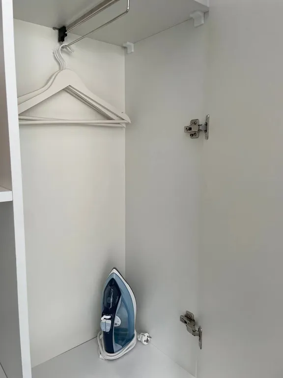 Дом с бассейном у леса