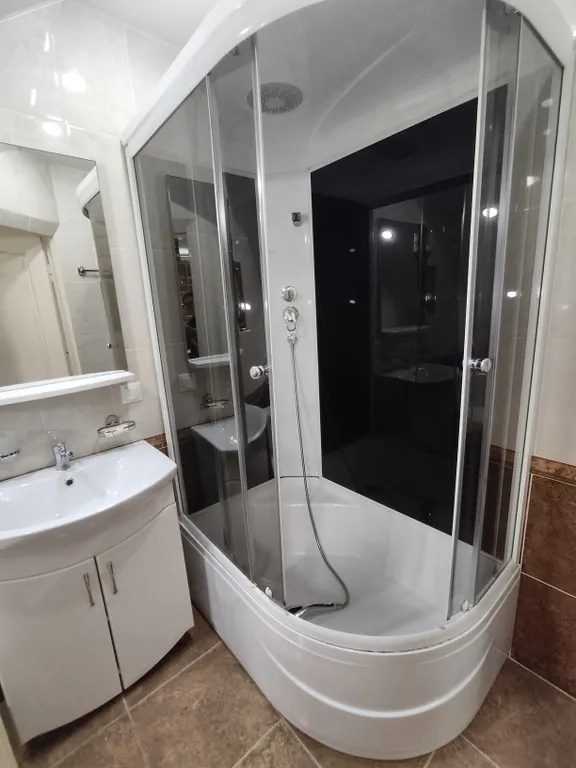 Эллинг на берегу моря