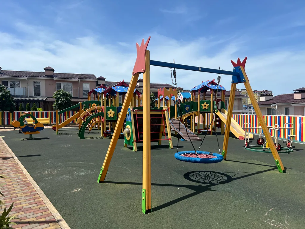 Семейный дом с территорией и видом на море