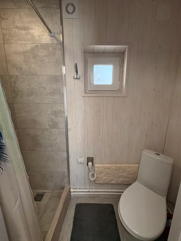 Дом с видом на горы в елочках