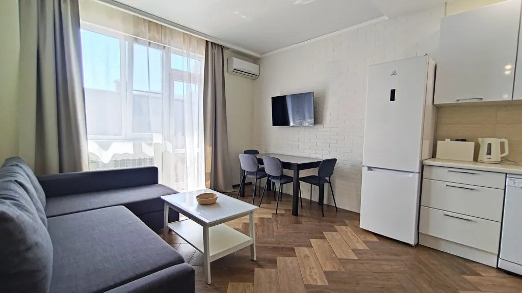 Просторный апартамент с панорамным видом на горы в центре. Спальня