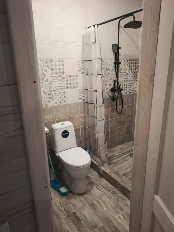 Срубовой дом на берегу Волги