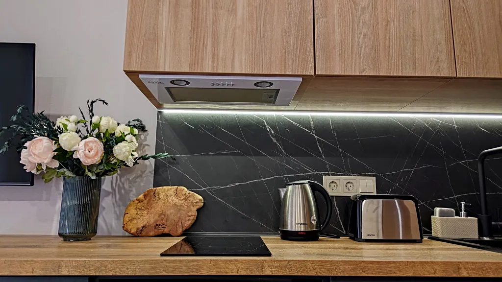 Студия с балконом вблизи гор