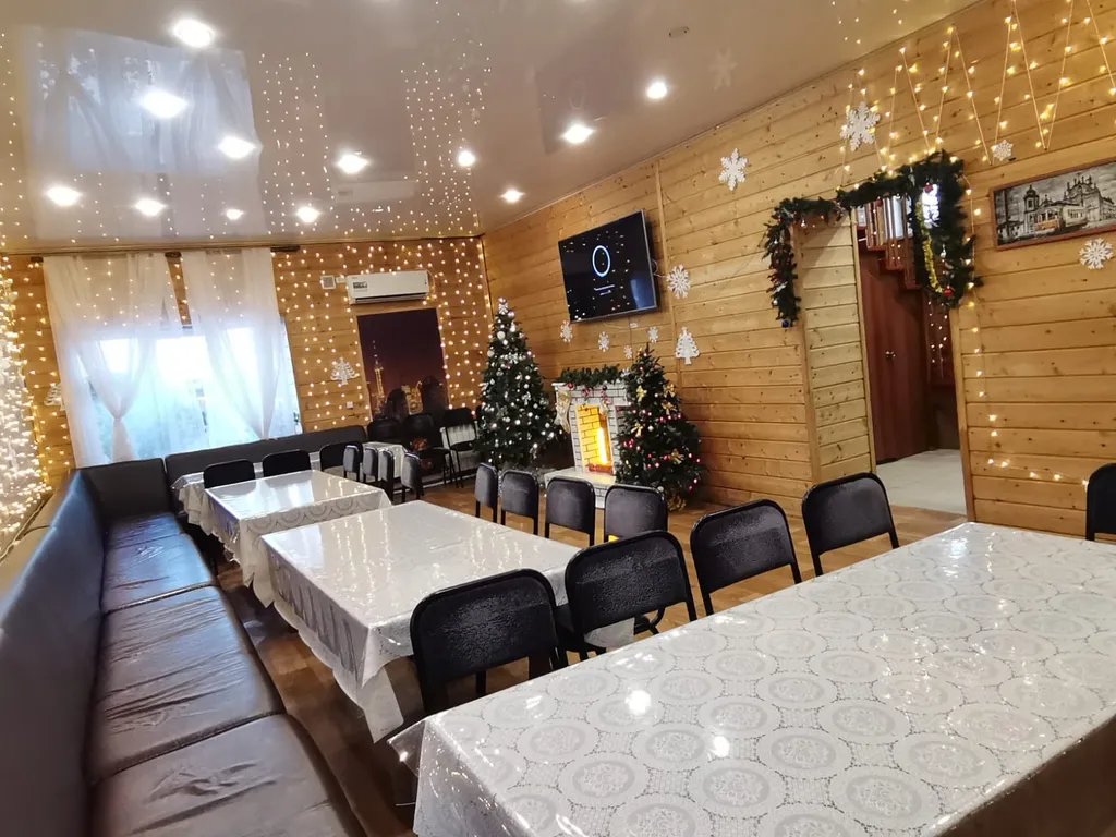 Трёхэтажный коттедж с ночным клубом баней и бассейном