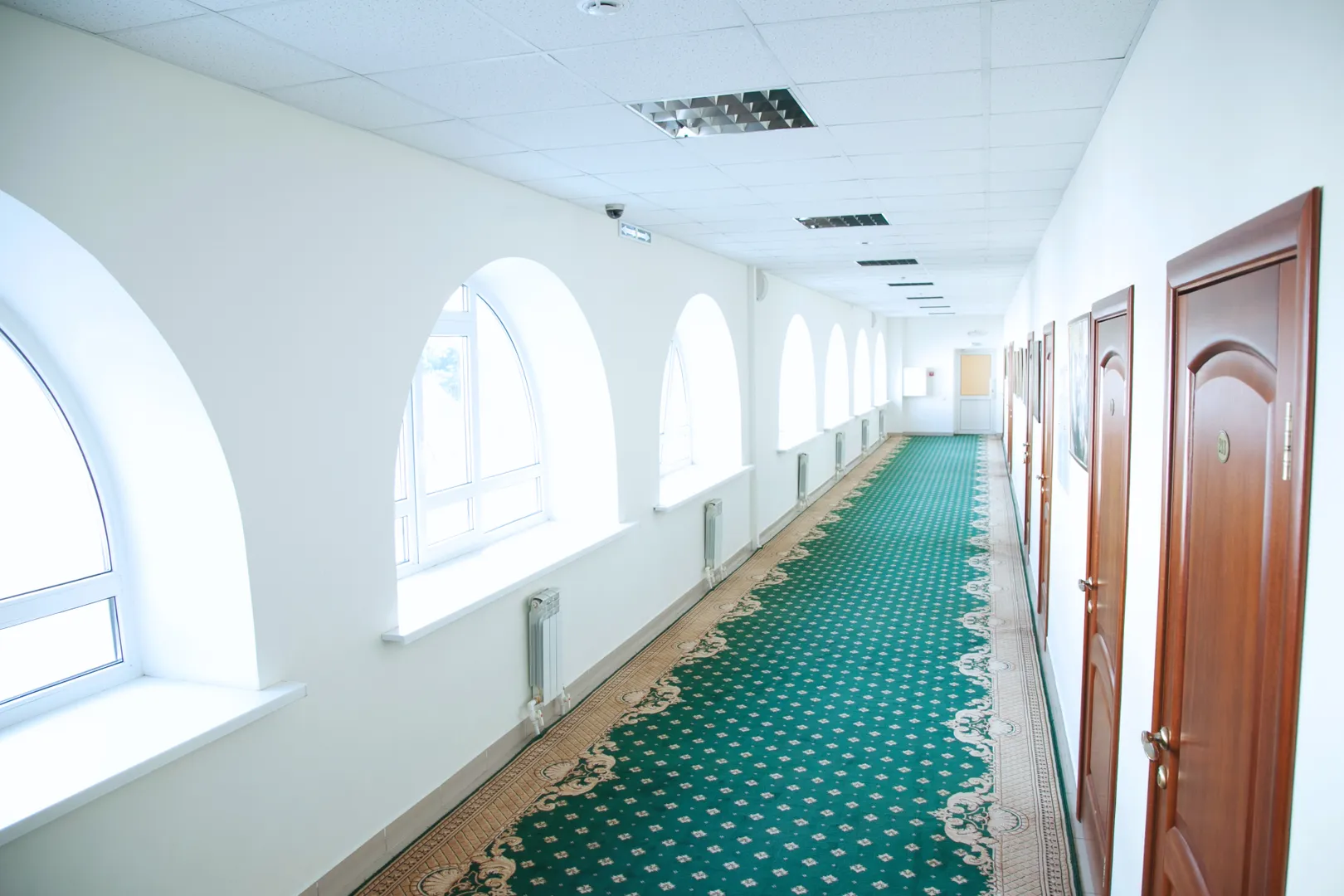 Светлые просторные коридоры нашего православного отеля