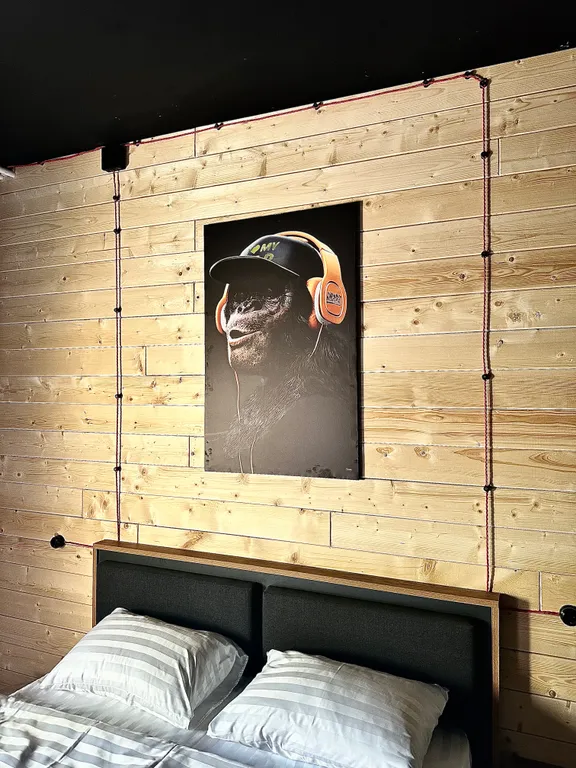 Таунхаус с кинотеатром в стиле лофт. 
3 минуты до Волги. Песчаный пляж