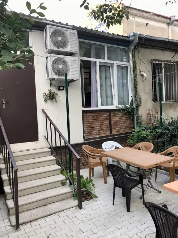 Просторная квартира в центре с собственным двориком