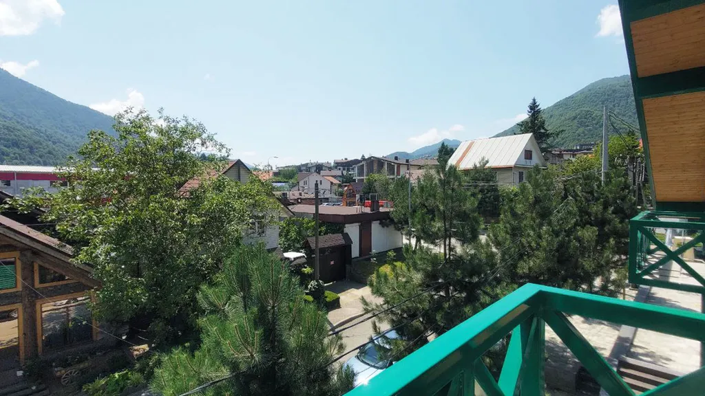 Уютная студия, два балкона, ванна, вид на горы, центр, все для отдыха