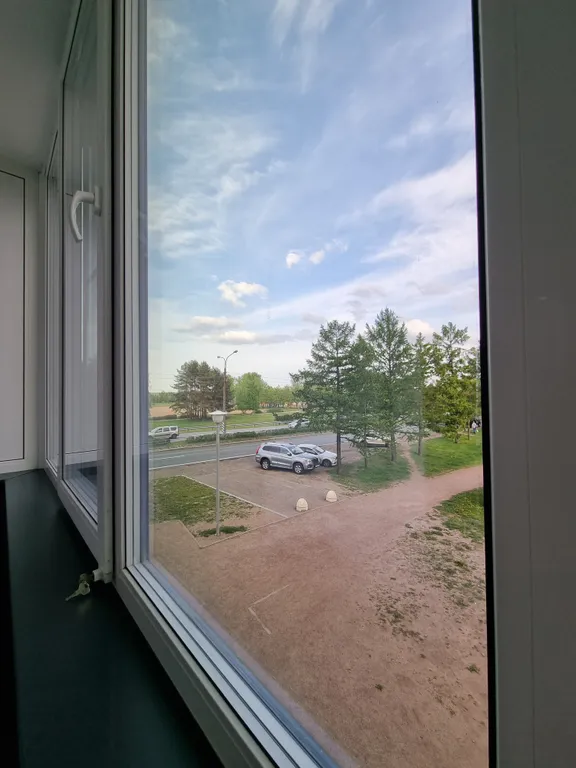 Современные апартаменты с джакузи у озера