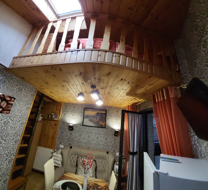 Семейный двухкомнатный апартамент с кухней и балконом