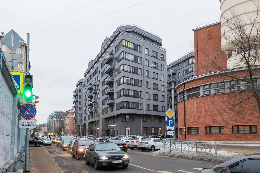 Лаконичные апартаменты с видом на Петербург