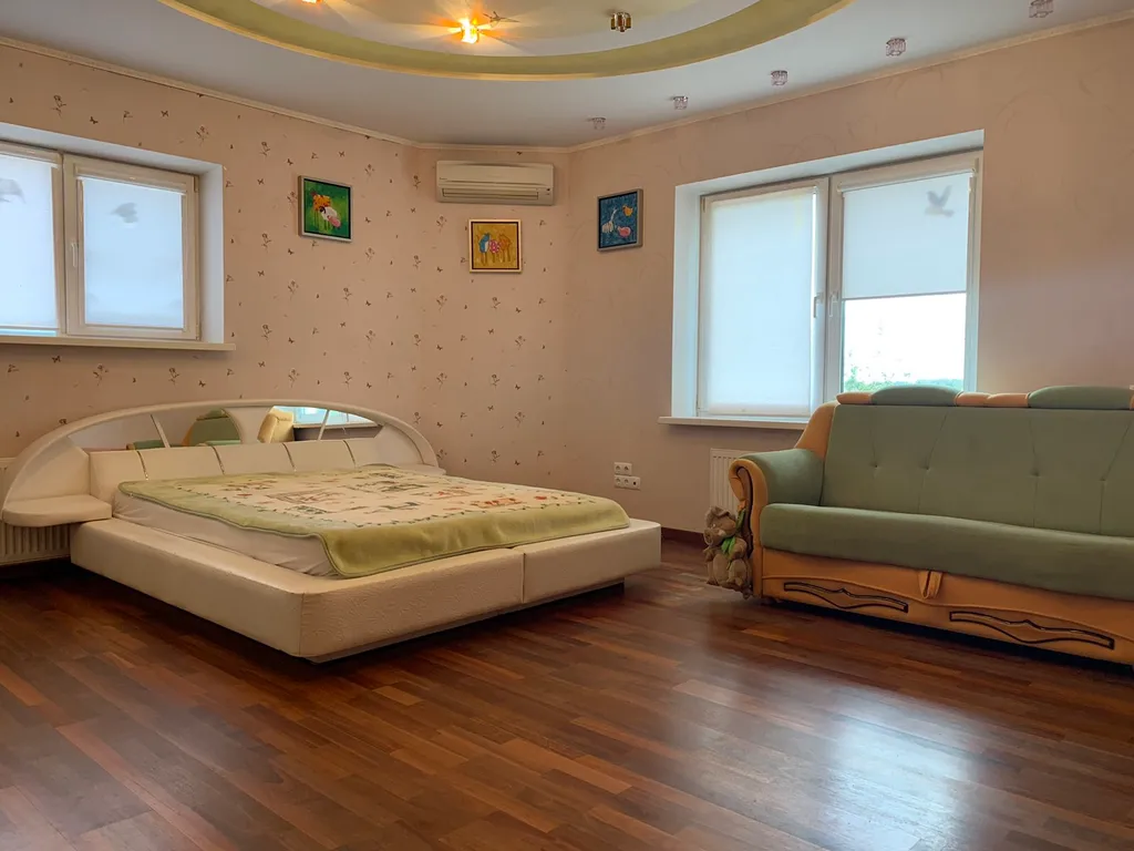 Дом с бассейном в Сенице