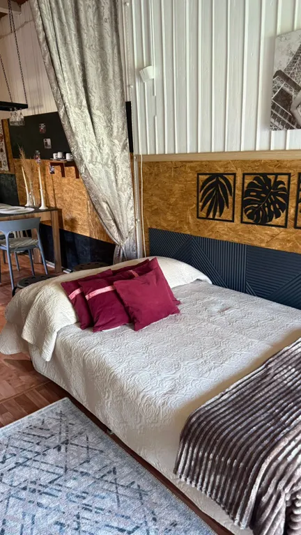 Уютный домик в деревне с выходом на веранду и ухоженным садом