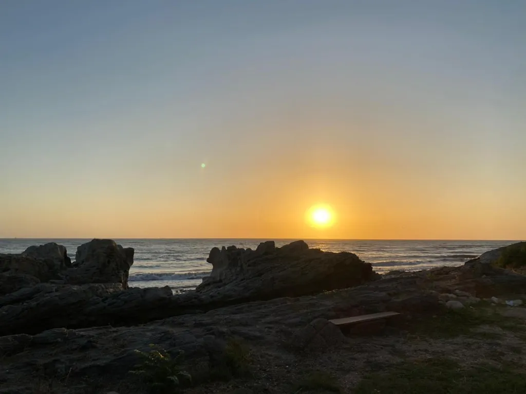 Комната на берегу моря