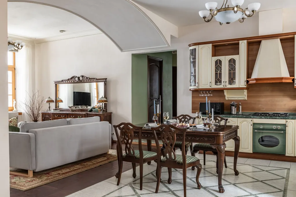 Квартира 4-комнатная квартира в центре с собственной парковкой — Москва