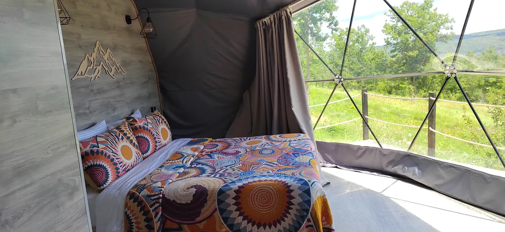 Премиум-отдых: панорамный купол и горячий бассейн-джакузи