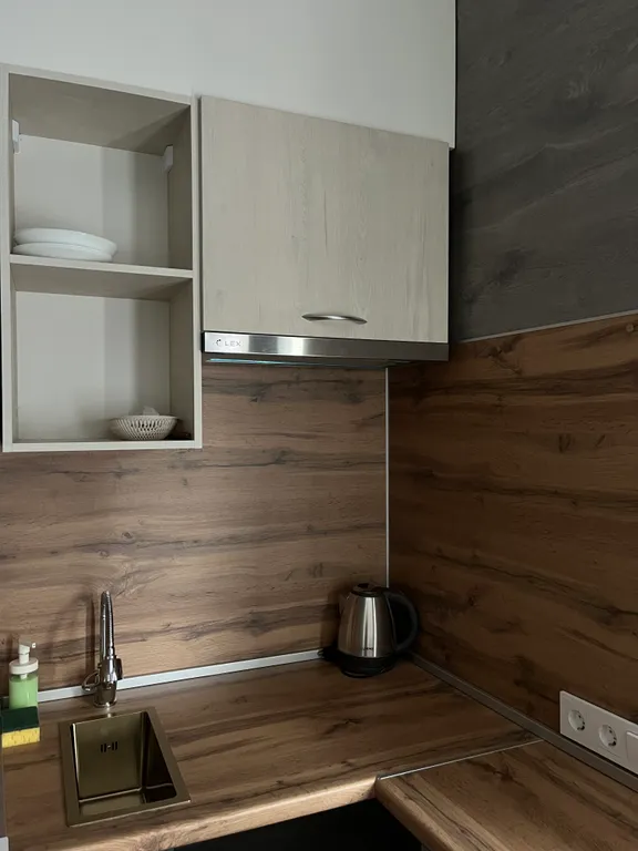 Компактный комфортабельный номер с видом на реку и горы