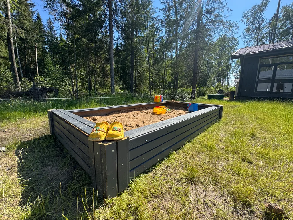 Уютный дом у озера, в 50 километрах от Петербурга, с мангалом, Wi-Fi