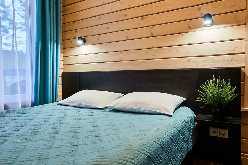 Просторный коттедж с 4 спальнями, камином и террасой