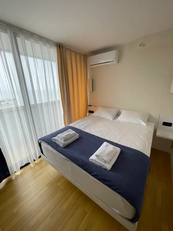 Апартаменты 2 х комнатные с видом на море на высоком этаже