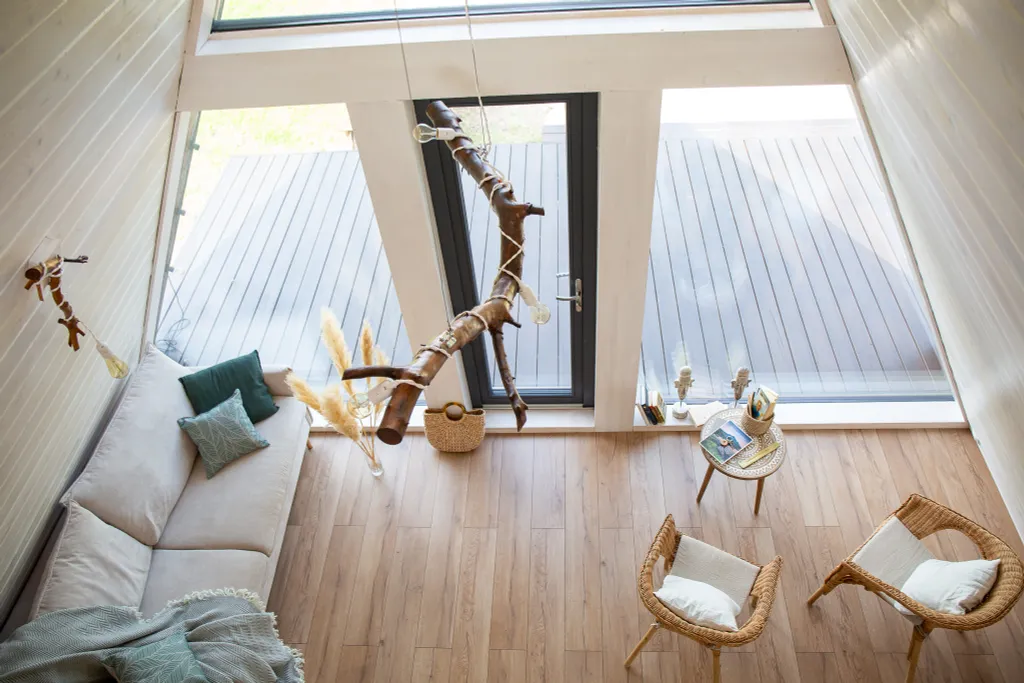 Уникальный треугольный дом в лесу Sky