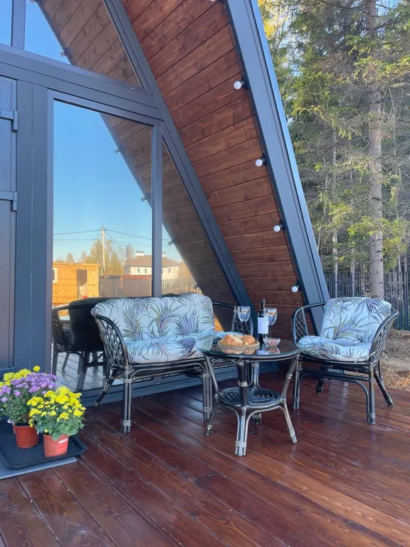 А-фрейм с чаном у леса