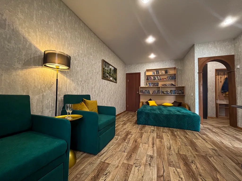 Центрее не бывает! Сразу за памятником ленина в стиле есенинская русь