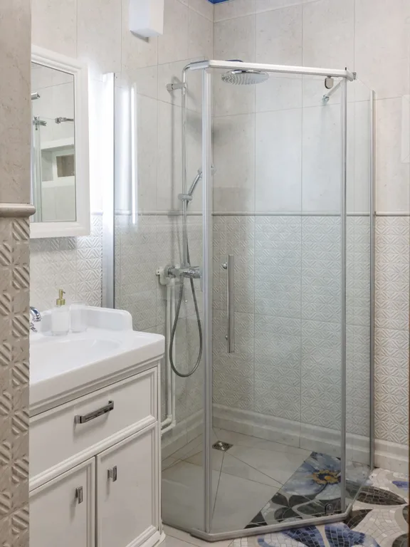 Уединённый дом на берегу живописной заводи