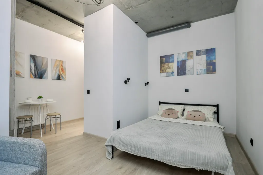 Милeйшaя студия с балконoм в центре гоpодa