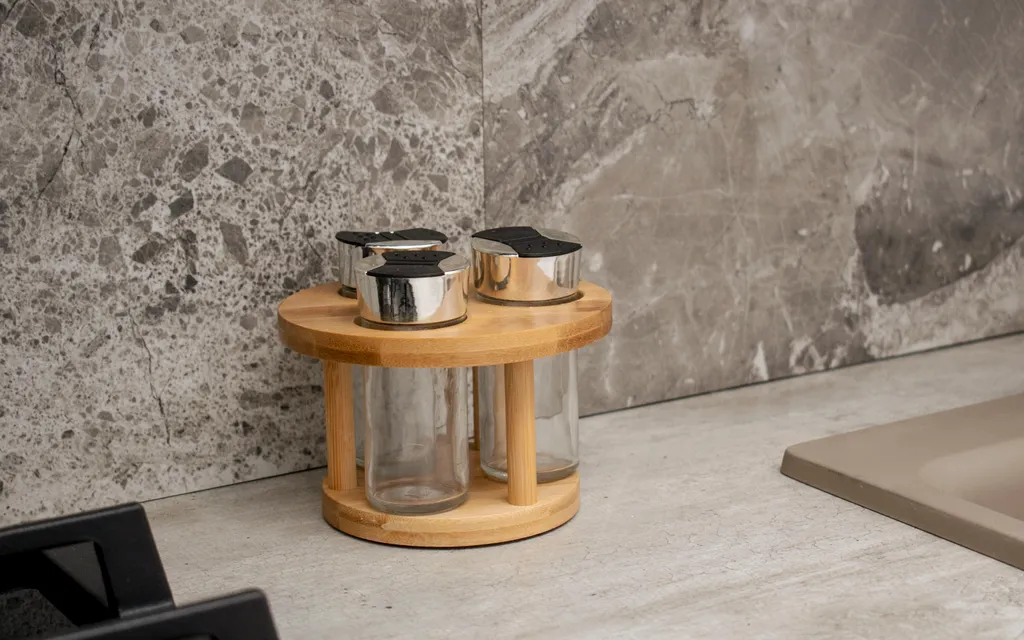 Дом сапфир с бассейном в центре