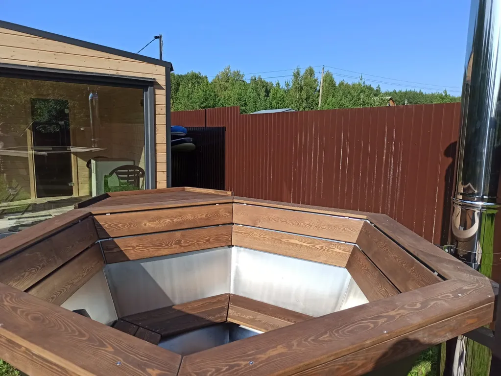 Уютный модульный дом на берегу озера Тосканка