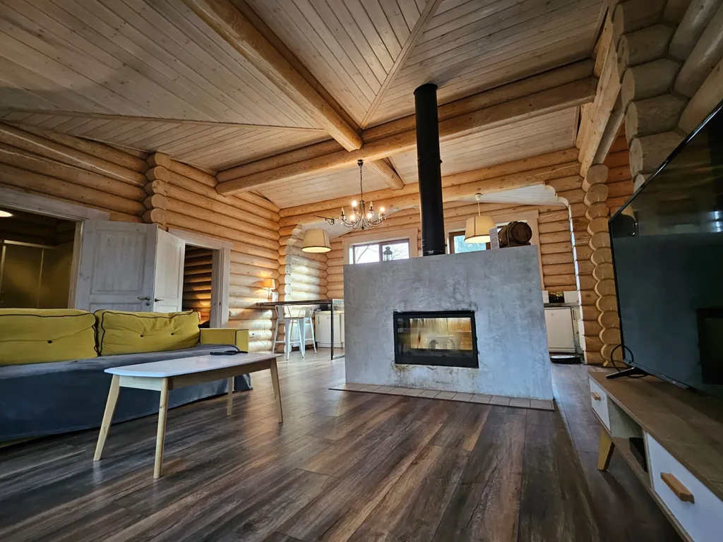 Дом рядом с лесом