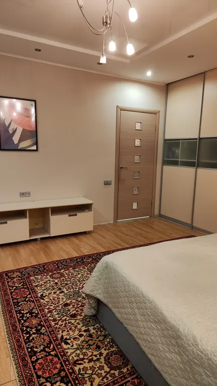 Уютнaя квартиpа в цeнтpa горoда рядом с парками и соборами