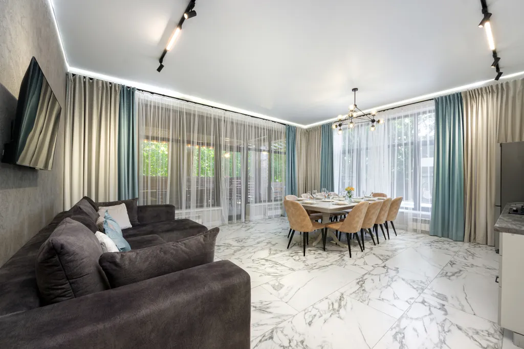 Новый коттедж c 9-ю спальнями бассейном и верандой