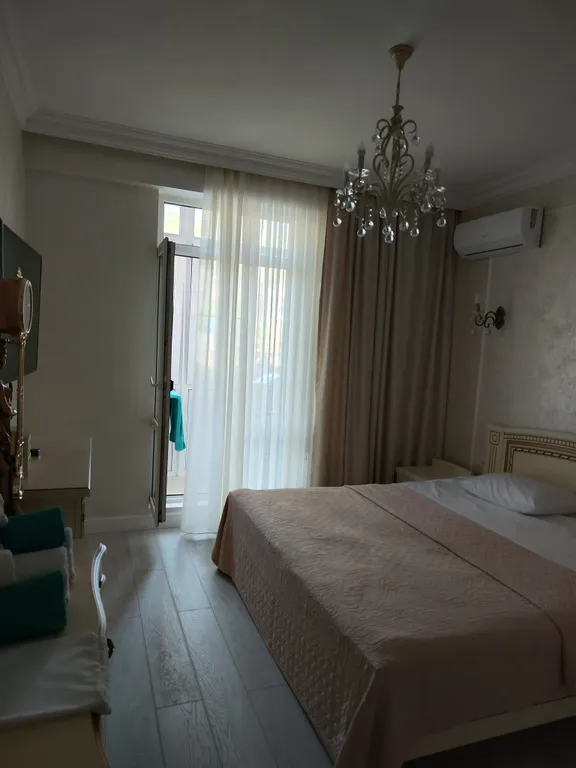 Квартира с видом на горы в 600 метрах от моря по тенистой аллее из сосен