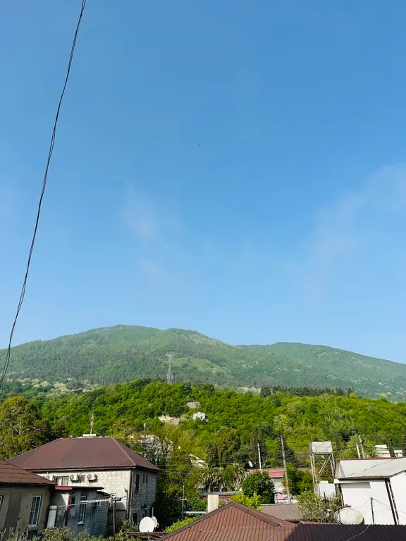 Квартира 3-комнатная квартира с новым ремонтом, в центре города — Гагра