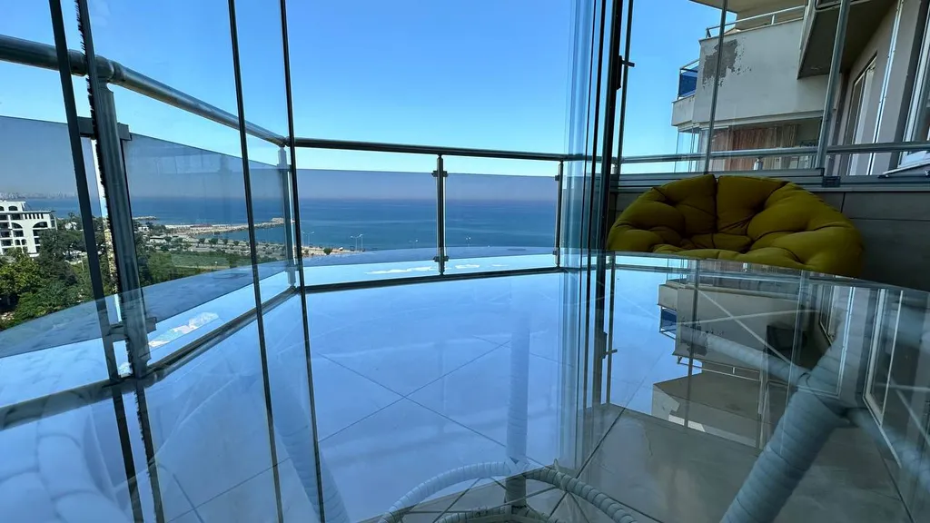 Квартира на Средиземном море с бассейном и горками