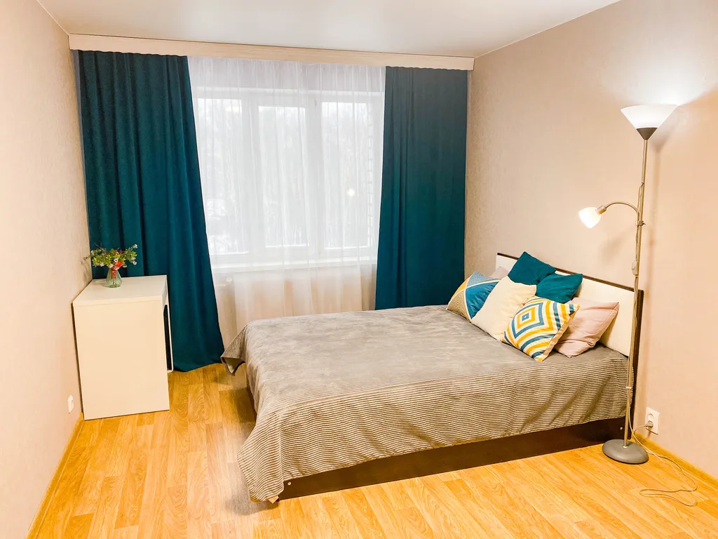 Стильная просторная квартира с модными кроликами в Орбите